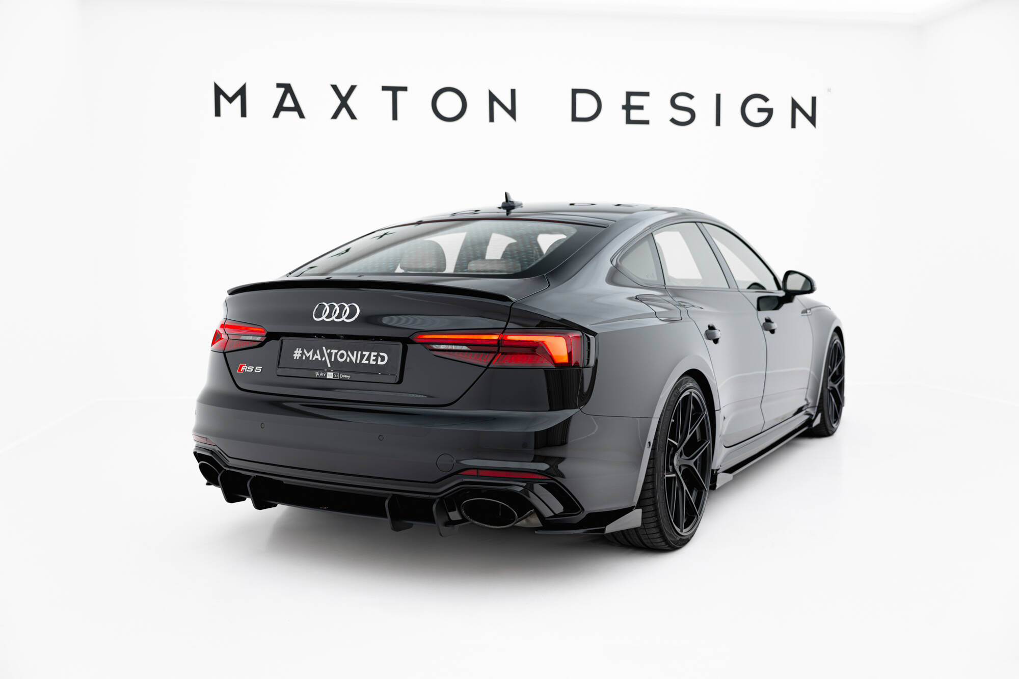 Hintere Seiten Flaps passend für Audi RS5 Coupe / Sportback F5 schwarz Hochglanz