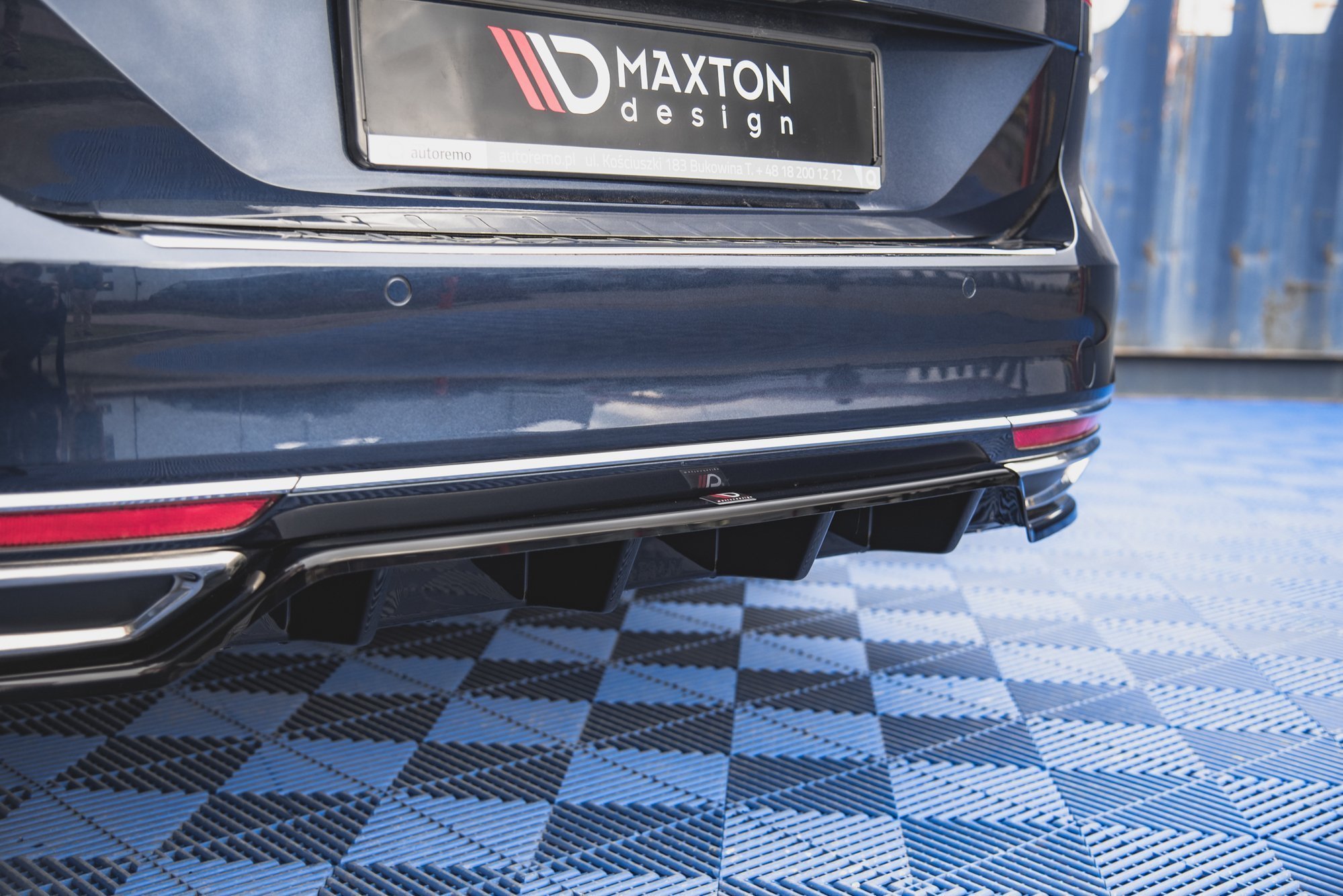 Street+ Mittlerer Diffusor RACE Heck Ansatz passend für VW Passat B8 schwarz Hochglanz