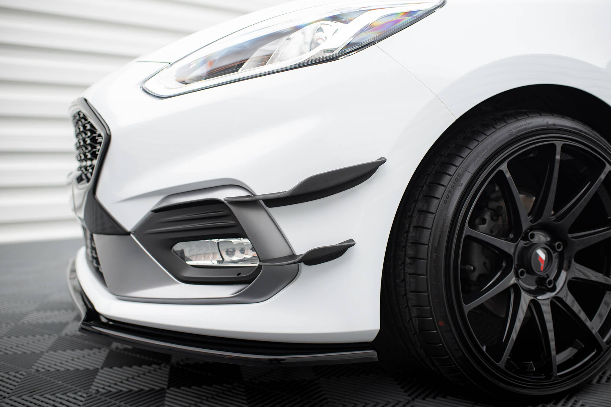 Stoßstangen Flaps Wings vorne Canards V.2 passend für Ford Fiesta Mk8 ST / ST-Line