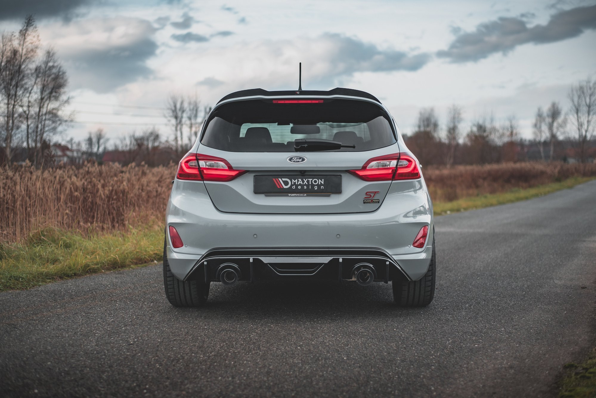 Heckansatz Diffusor passend für Ford Fiesta ST mk8 schwarz Hochglanz+Milltek Sport Endschalldämpfer TI + GPF System