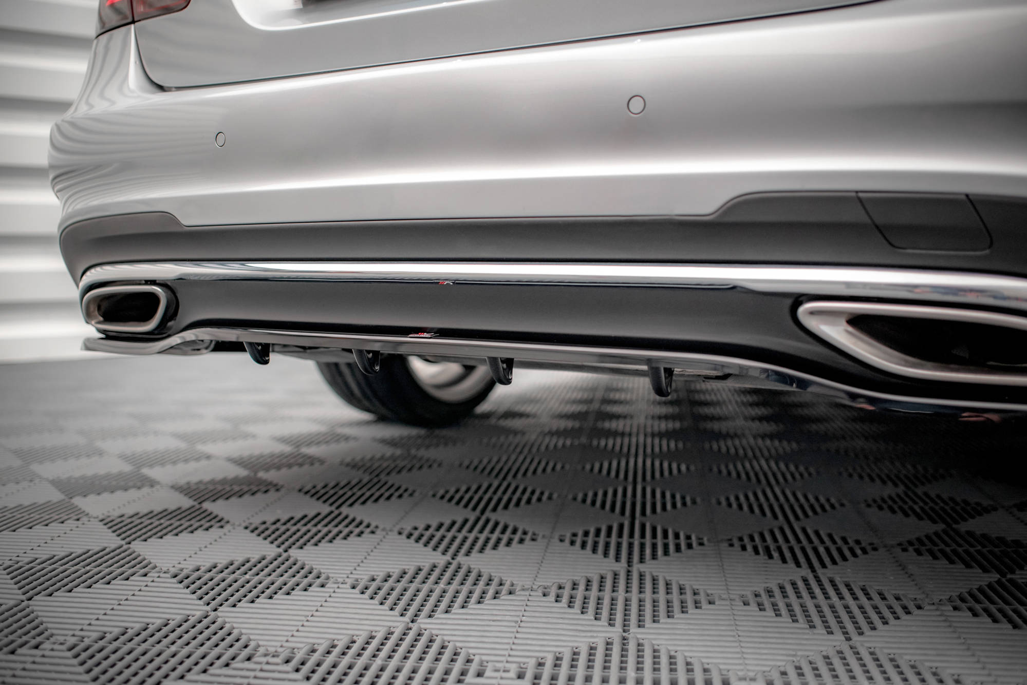 Street+ Mittlerer Diffusor RACE Heck Ansatz passend für Mercedes E AMG-Line Limousine W212 FL schwarz Hochglanz
