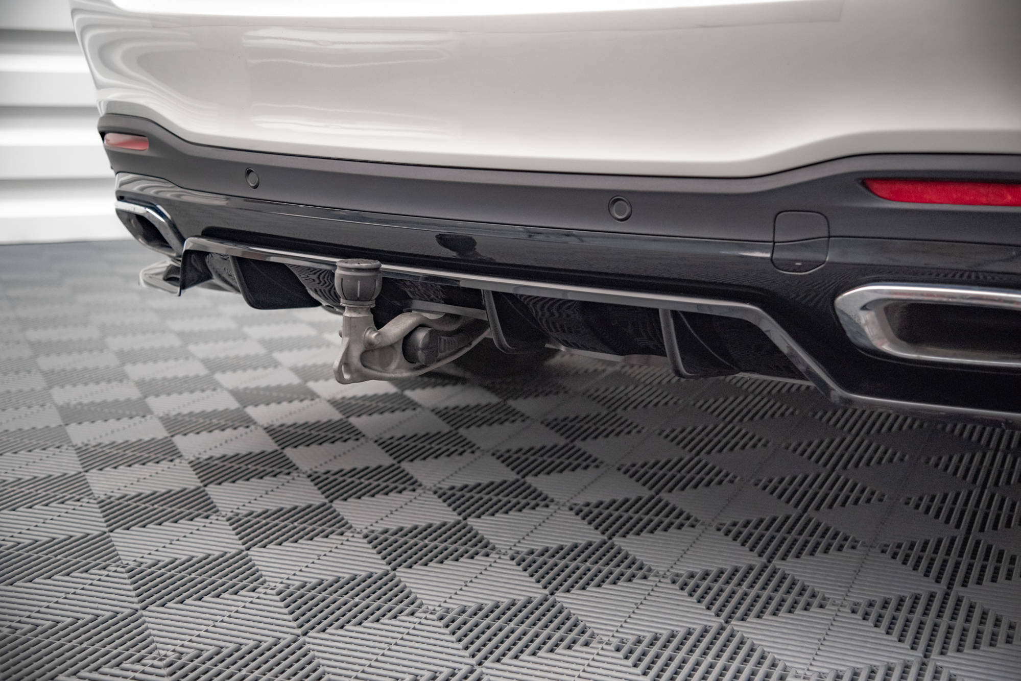 Street+ Mittlerer Diffusor RACE Heck Ansatz V.1 passend für Mercedes GLS AMG-Line X167 schwarz Hochglanz