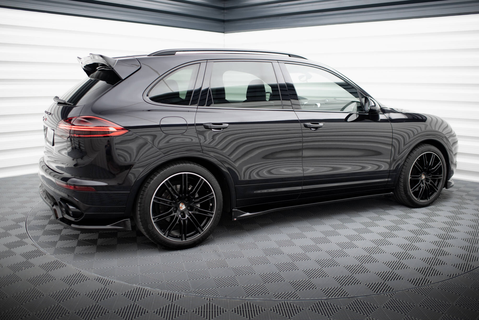 Street+ Seitenschweller Leisten passend für Porsche Cayenne Mk2 FL schwarz Hochglanz