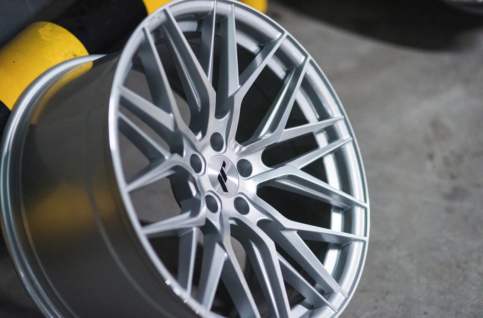 20 zoll JR28 Felgen für Tesla Model 3 8,5x20 et35 5x114,3 Japan Racing Silber