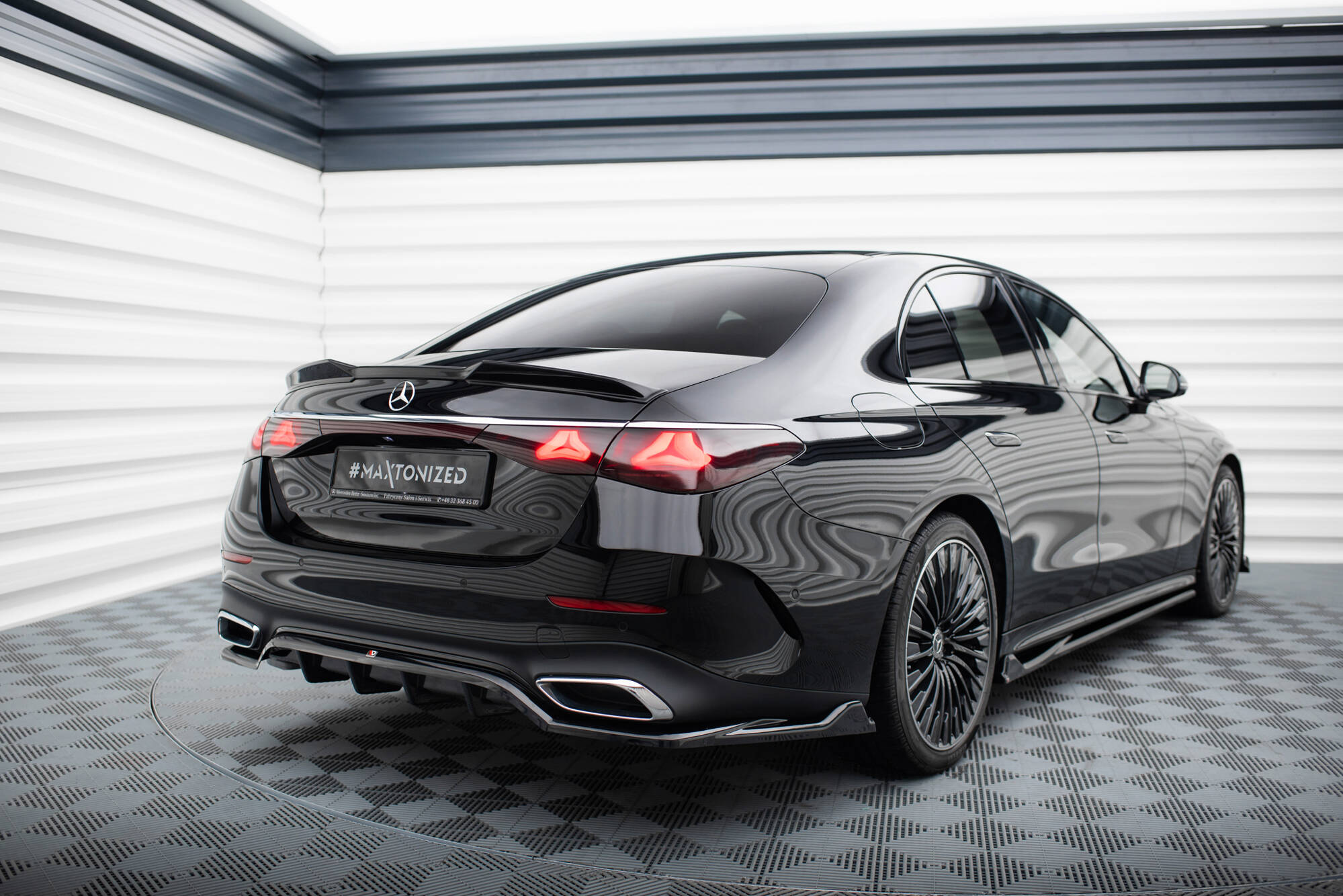 Street+ Mittlerer Diffusor RACE Heck Ansatz passend für Mercedes E AMG-Line W214 schwarz Hochglanz