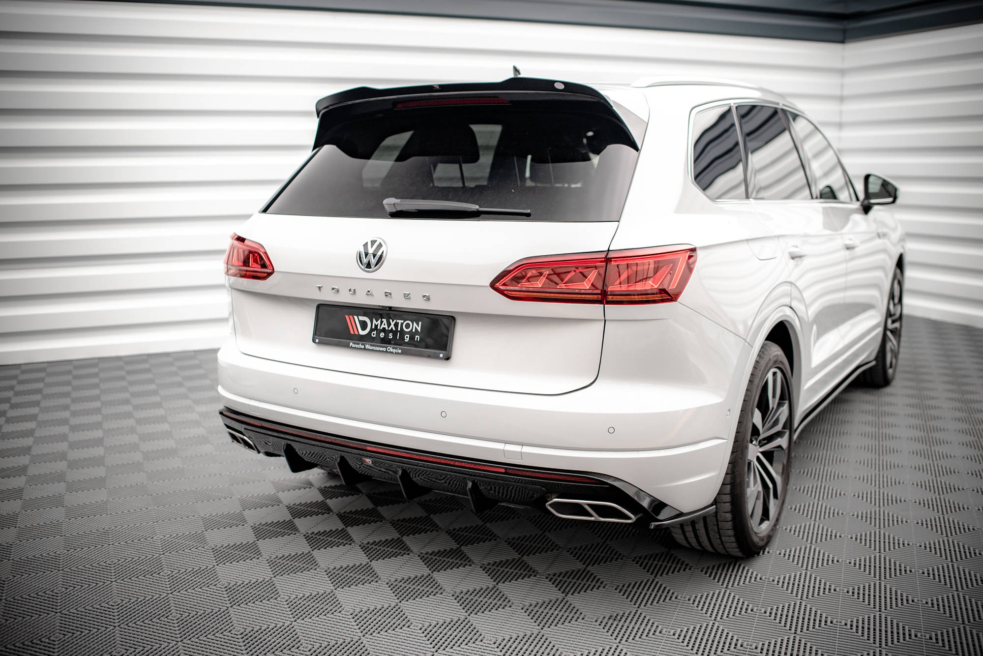 Street+ Heck Ansatz Diffusor passend für VW Touareg R-line Mk3 schwarz Hochglanz