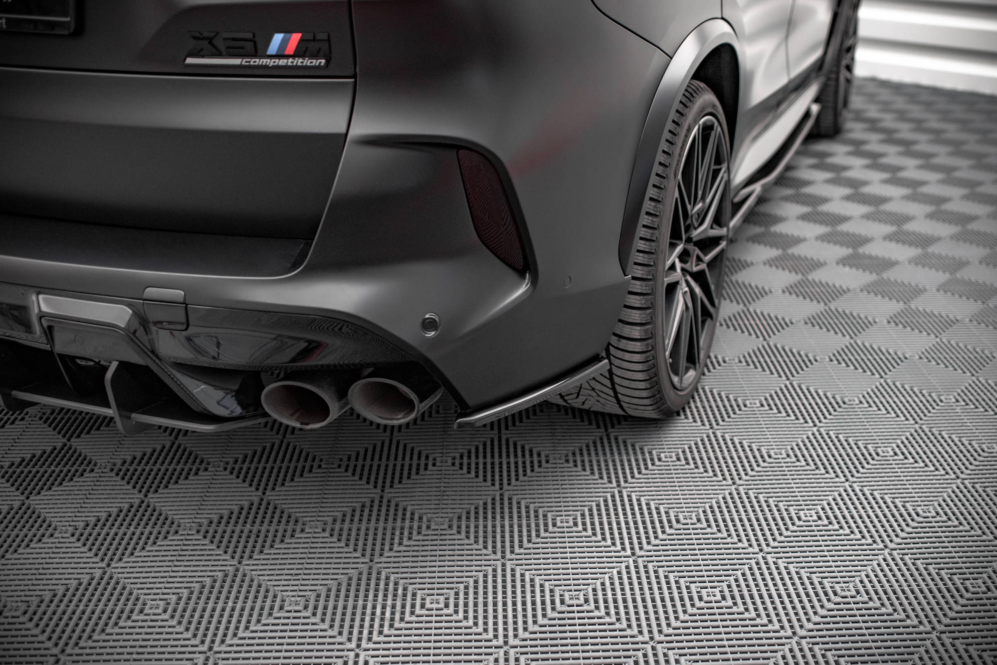 Street+ Heck Ansatz Flaps passend für BMW X5M F95 / F95 FL schwarz Hochglanz