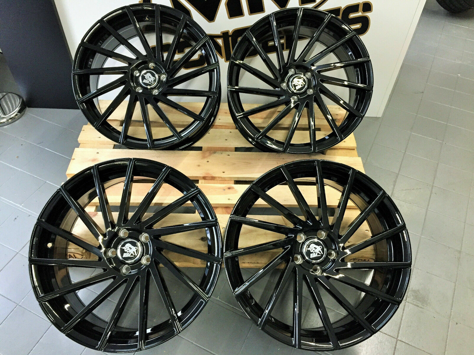19 Zoll Ultra Wheels UA9 5x112 et45 schwarz glanz für Audi Seat Skoda VW GTI RS3