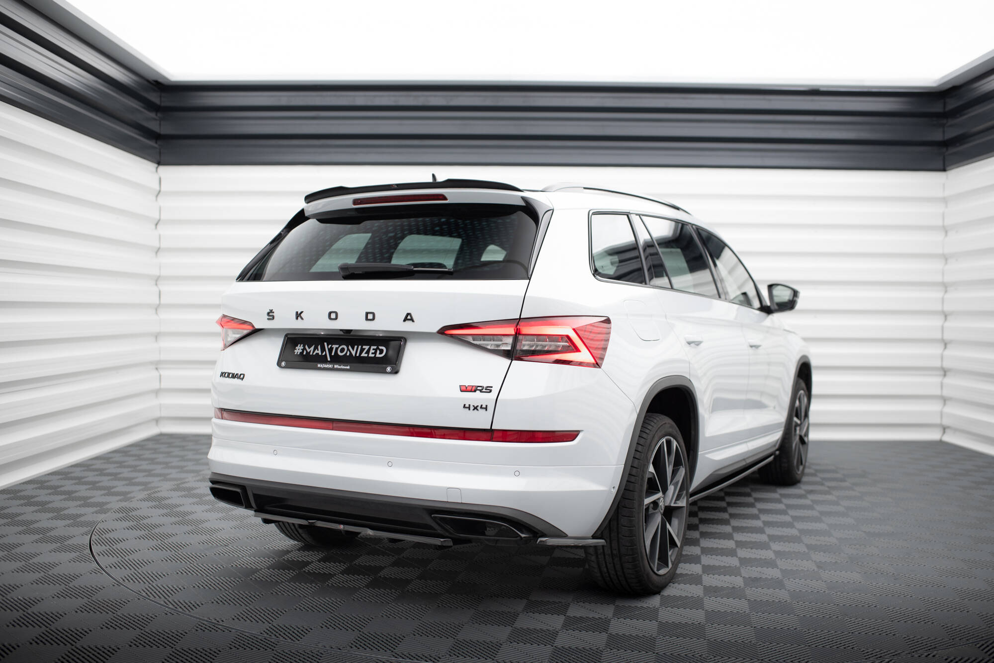 Mittlerer Cup Diffusor DTM Look Heck Ansatz für Skoda Kodiaq RS Mk1 / Mk1 Facelift schwarz Hochglanz
