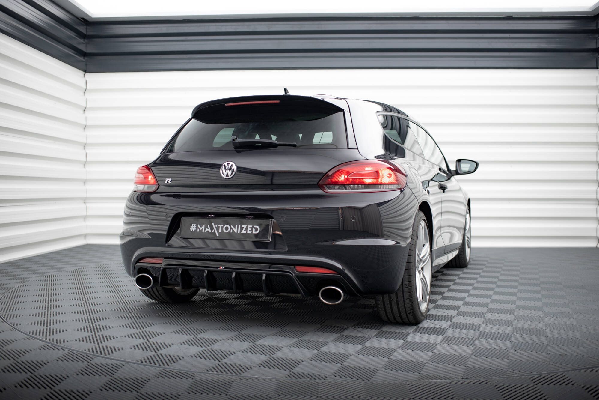 Street+ Heck Ansatz Diffusor V.2 passend für VW Scirocco R Mk3 schwarz Hochglanz