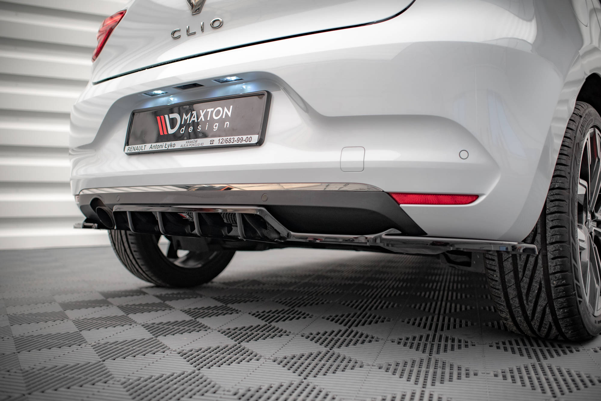Street+ Mittlerer Diffusor RACE Heck Ansatz passend für Renault Clio Mk5 schwarz Hochglanz