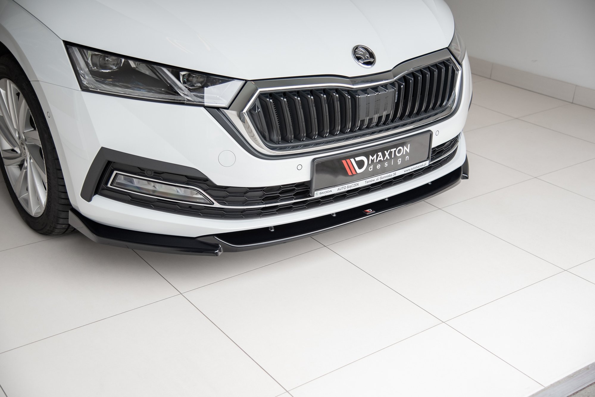 Front Ansatz V.1 für Skoda Octavia Mk4 schwarz Hochglanz