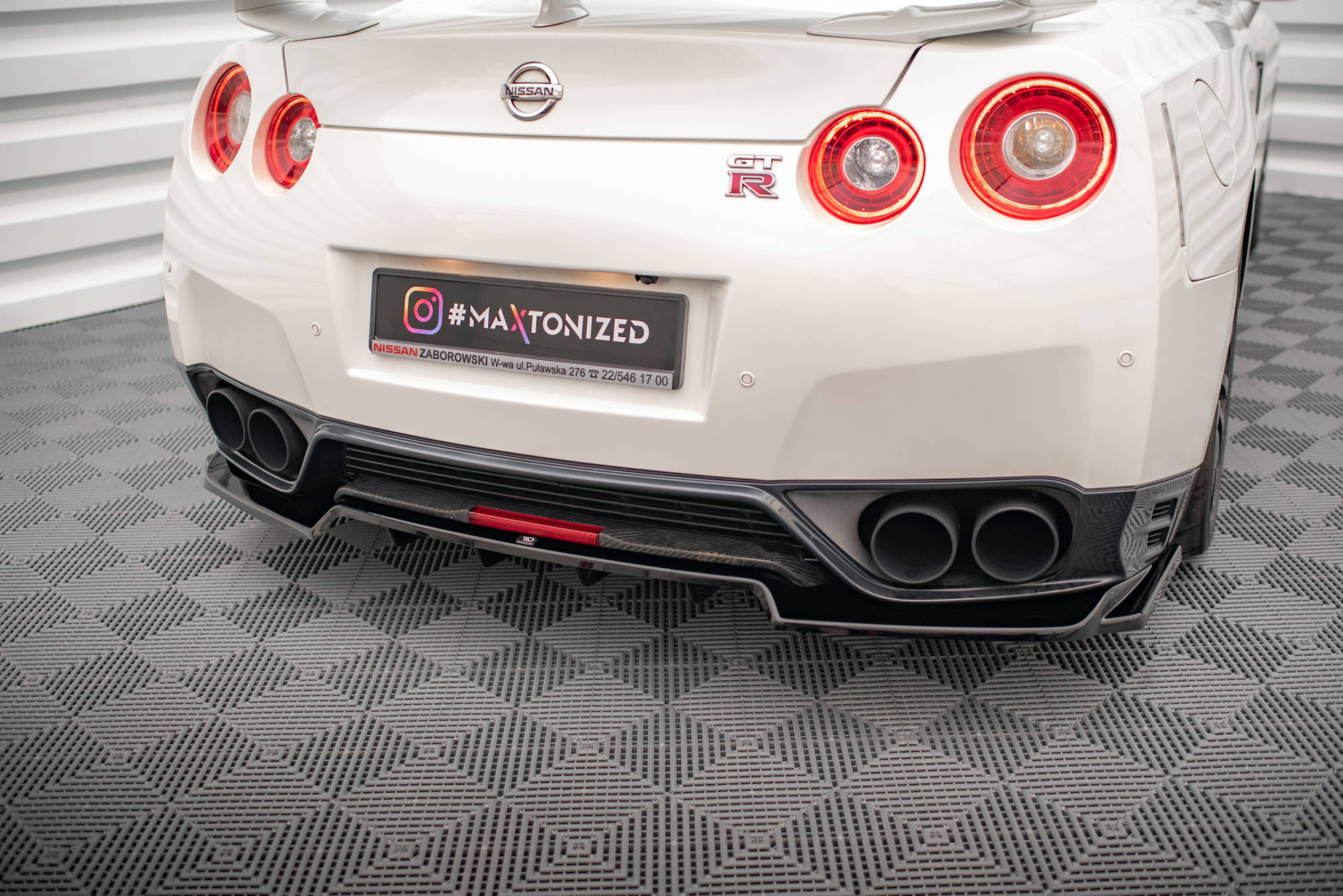 Street+ Mittlerer Diffusor RACE Heck Ansatz passend für Nissan GTR R35 FL schwarz Hochglanz