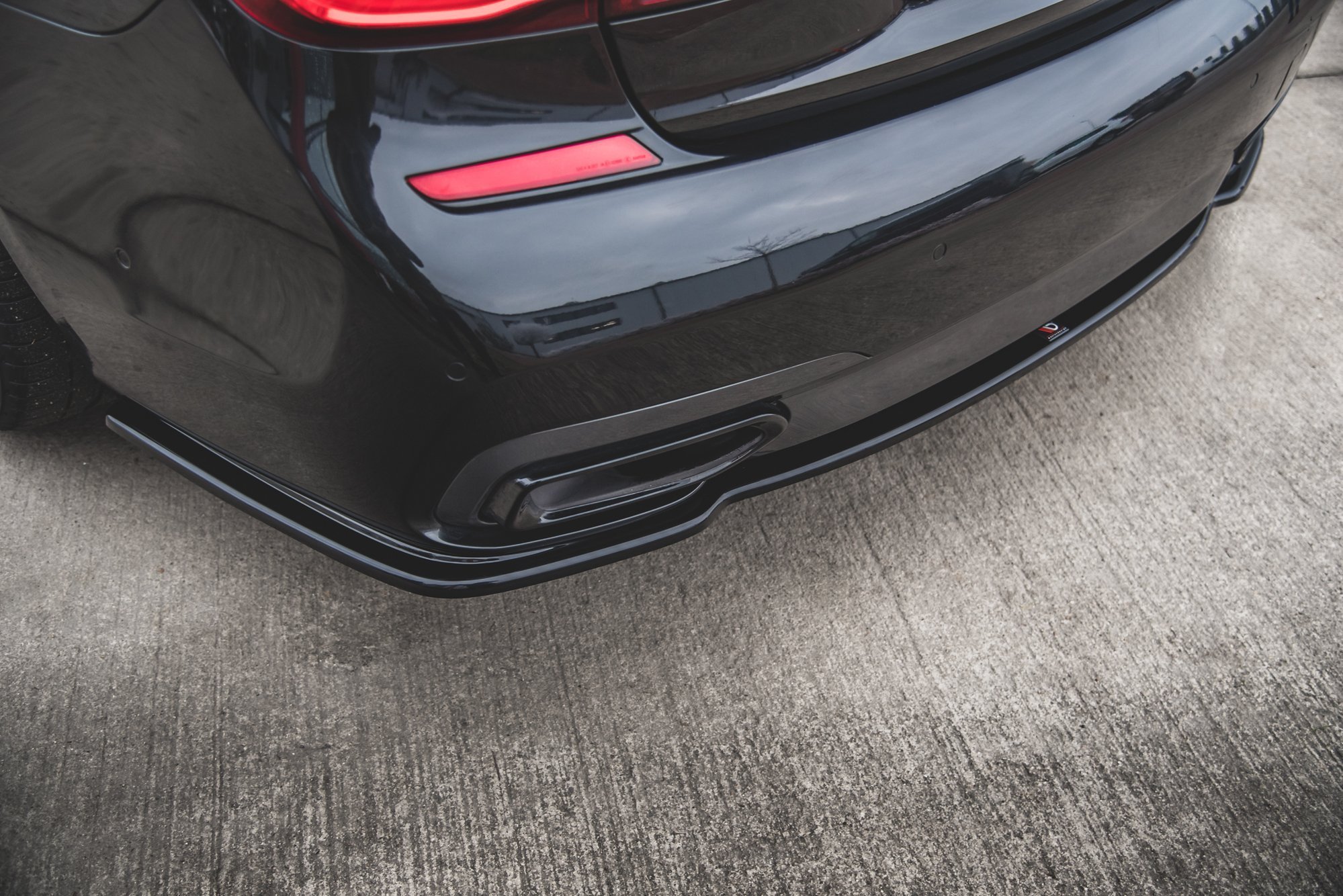 Street+ Mittlerer Diffusor Heck Ansatz passend für BMW 7 M-Paket G11 /G12 schwarz Hochglanz
