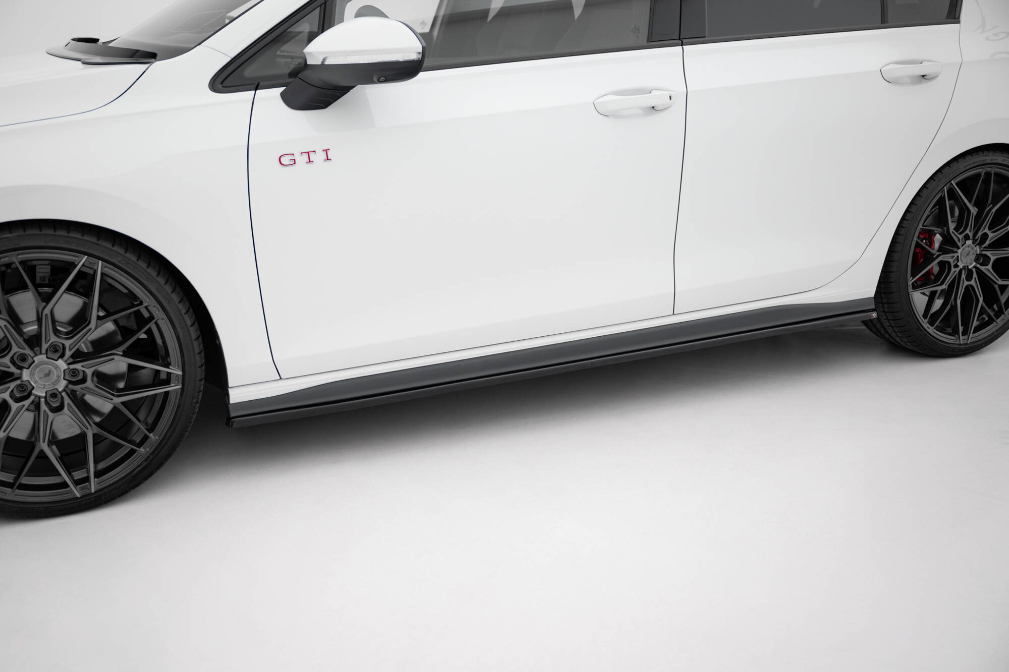Street+ Seitenschweller Leisten V.1 passend für VW Golf GTI / GTE / GTI Clubsport / GTD / R-Line Mk8 schwarz Hochglanz