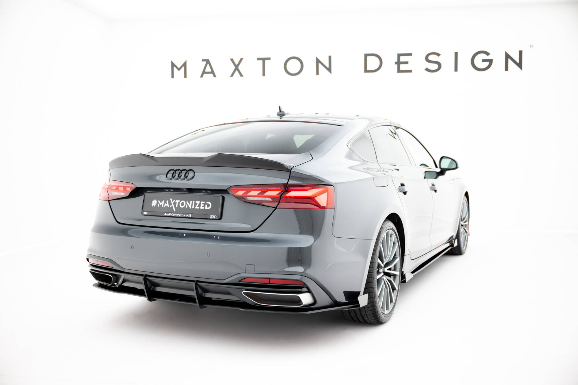 Street Pro Heckschürze Heck Ansatz Diffusor + Flaps passend für Audi A5 F5 FL schwarz Hochglanz