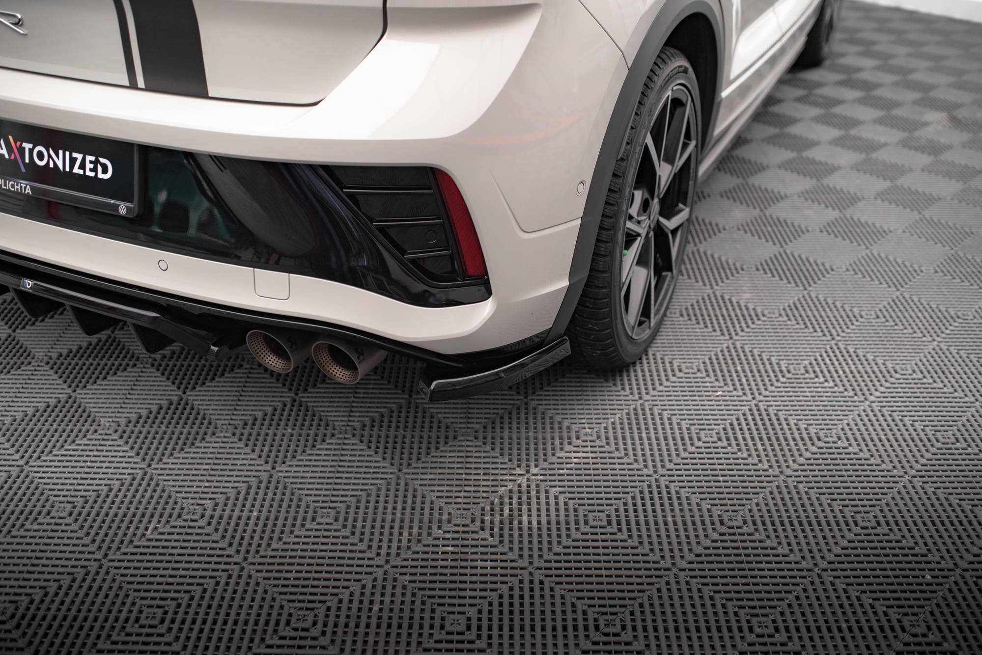 Street+ Heck Ansatz Flaps passend für VW T-Roc R / R-Line Mk1 FL schwarz Hochglanz