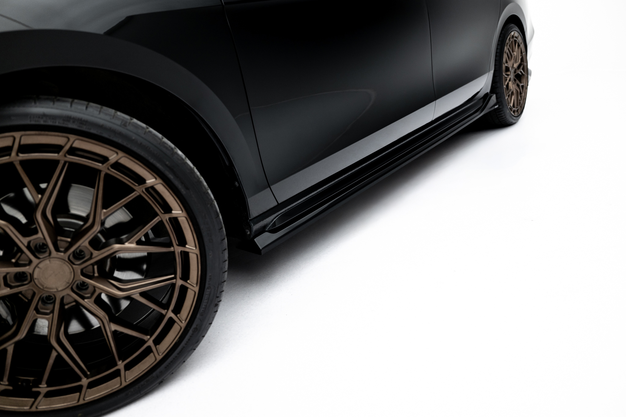 Street+ Seitenschweller Leisten V.2 passend für Skoda Superb Sportline Mk4 schwarz Hochglanz